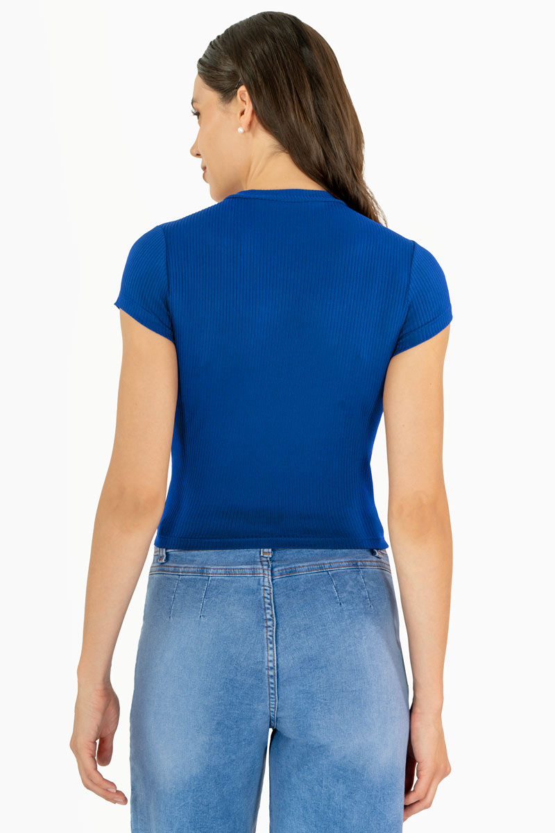 Playera de manga corta y cuello alto con textura
