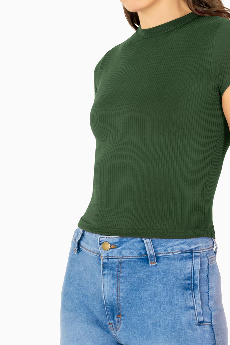 Playera de manga corta y cuello alto con textura