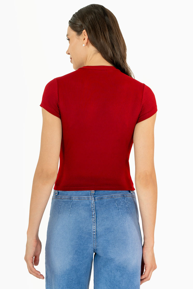 Playera de manga corta y cuello alto con textura