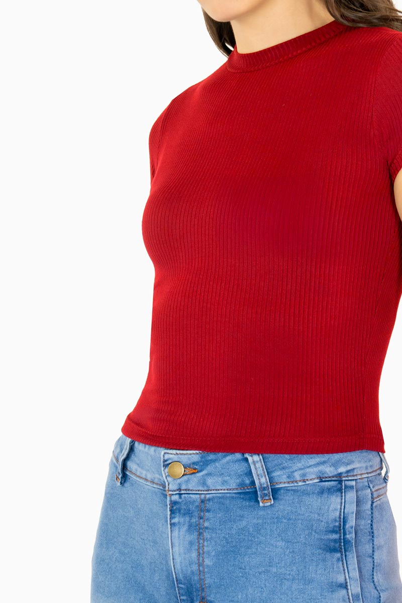 Playera de manga corta y cuello alto con textura