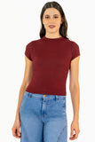 Playera de manga corta y cuello alto con textura