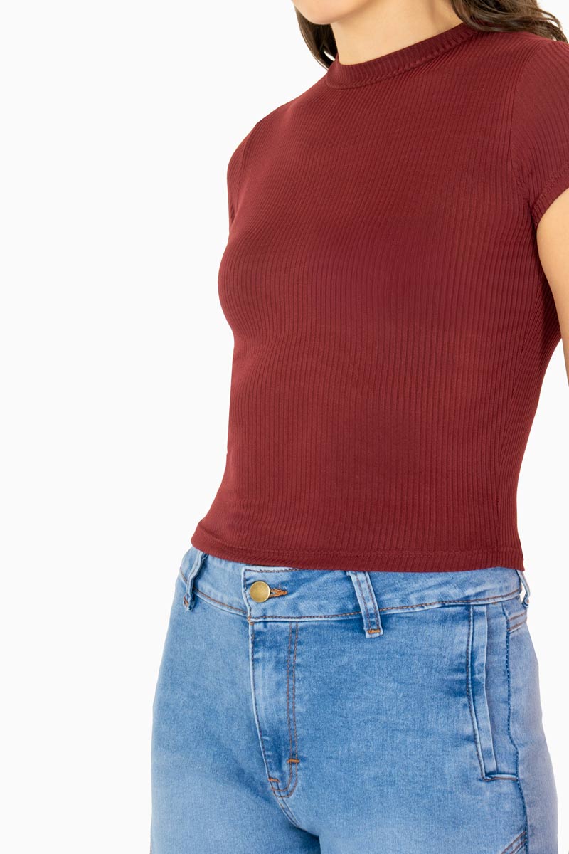 Playera de manga corta y cuello alto con textura