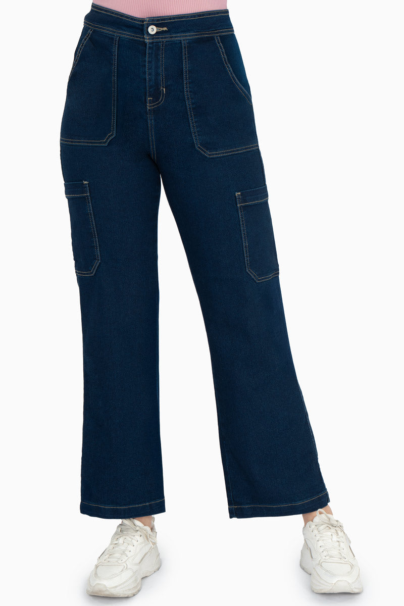 Jeans pierna ancha y bolsas cargo