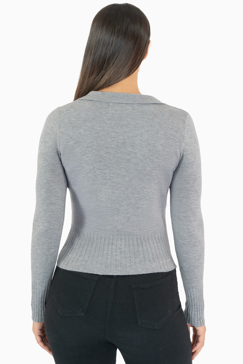 Suéter básico ligero con cuello camisero