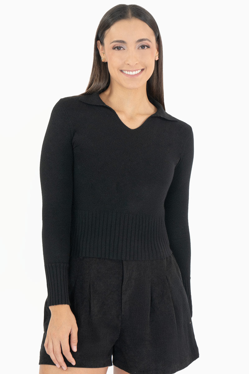 Suéter básico ligero con cuello camisero