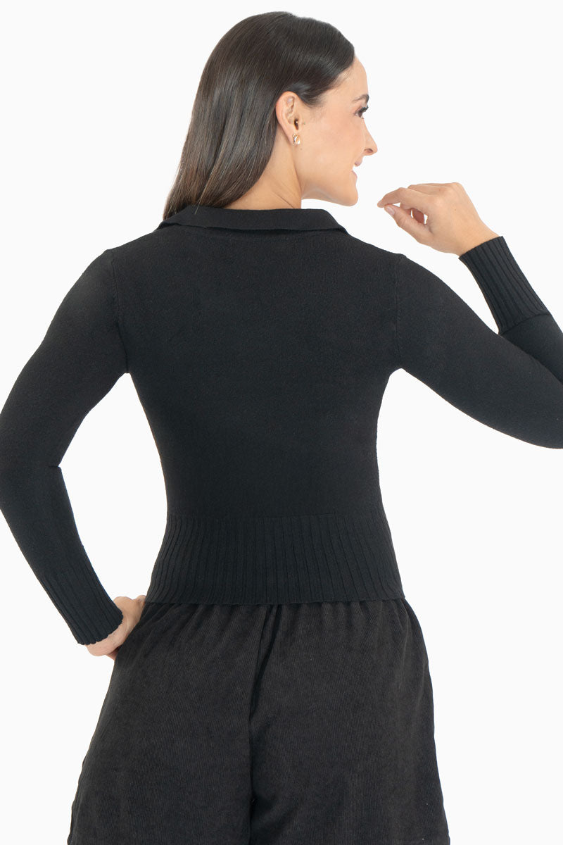 Suéter básico ligero con cuello camisero