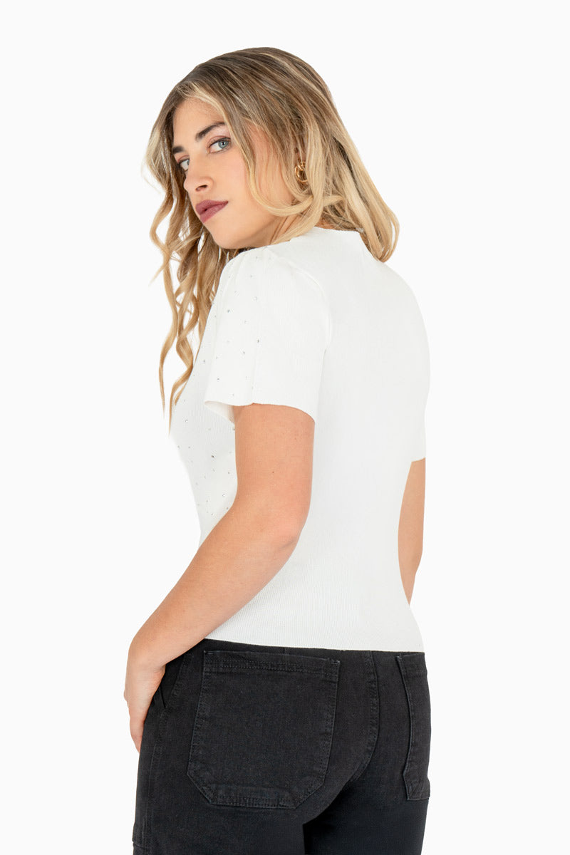 Blusa tejida con pedrería y manga corta