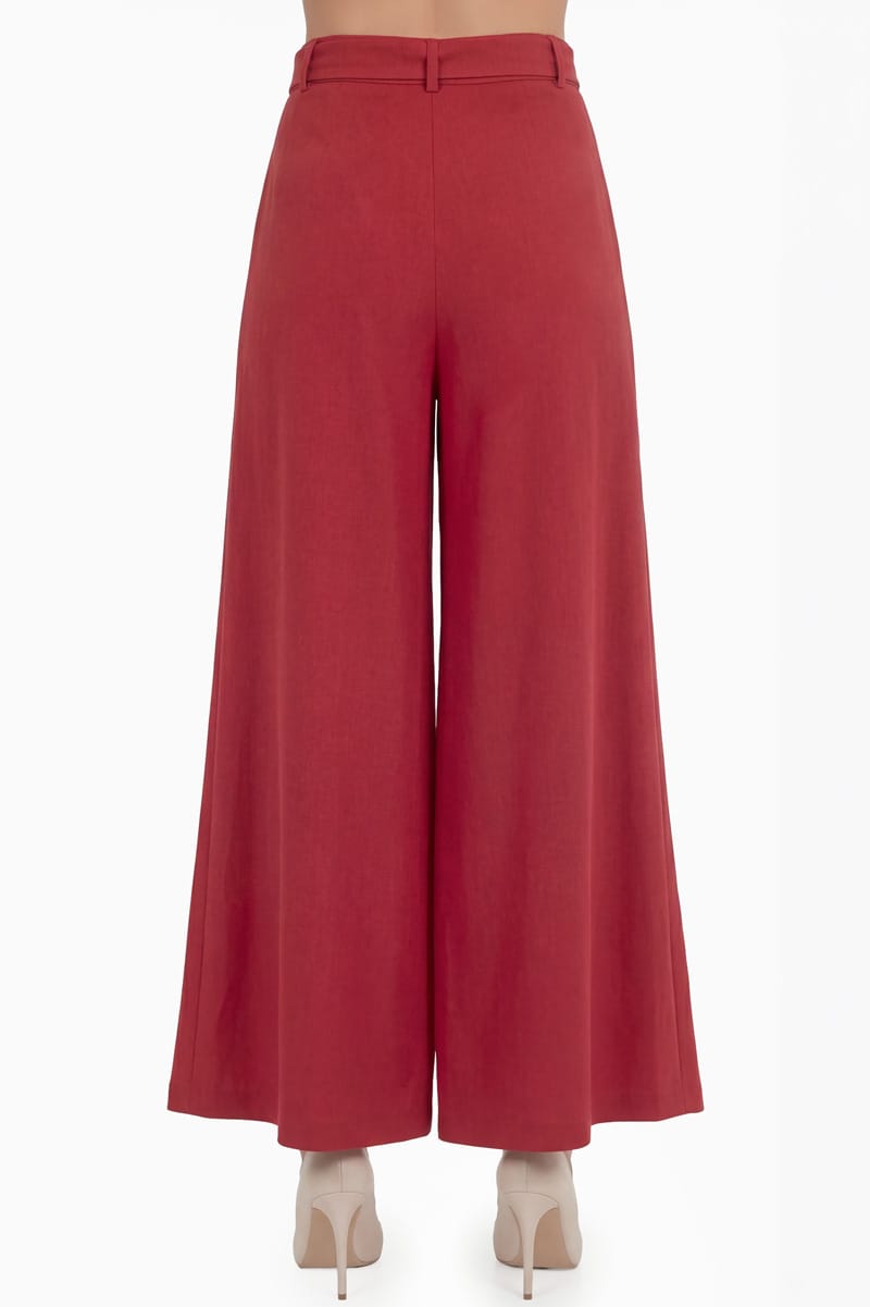 Pantalón con cinturón de hebilla