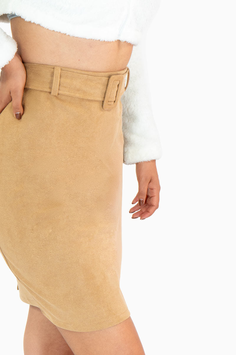 Falda tipo gamuza con cinturón