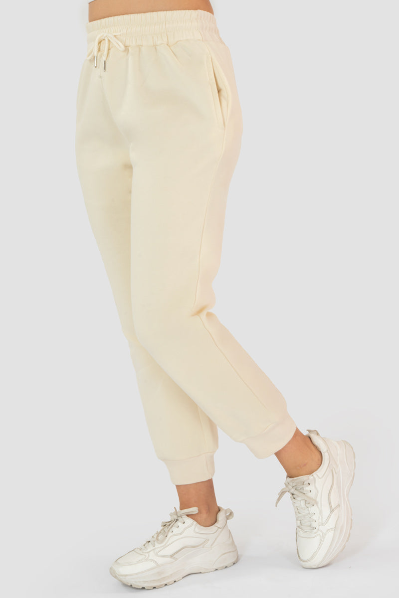 Pans tipo jogger con jareta y bolsas