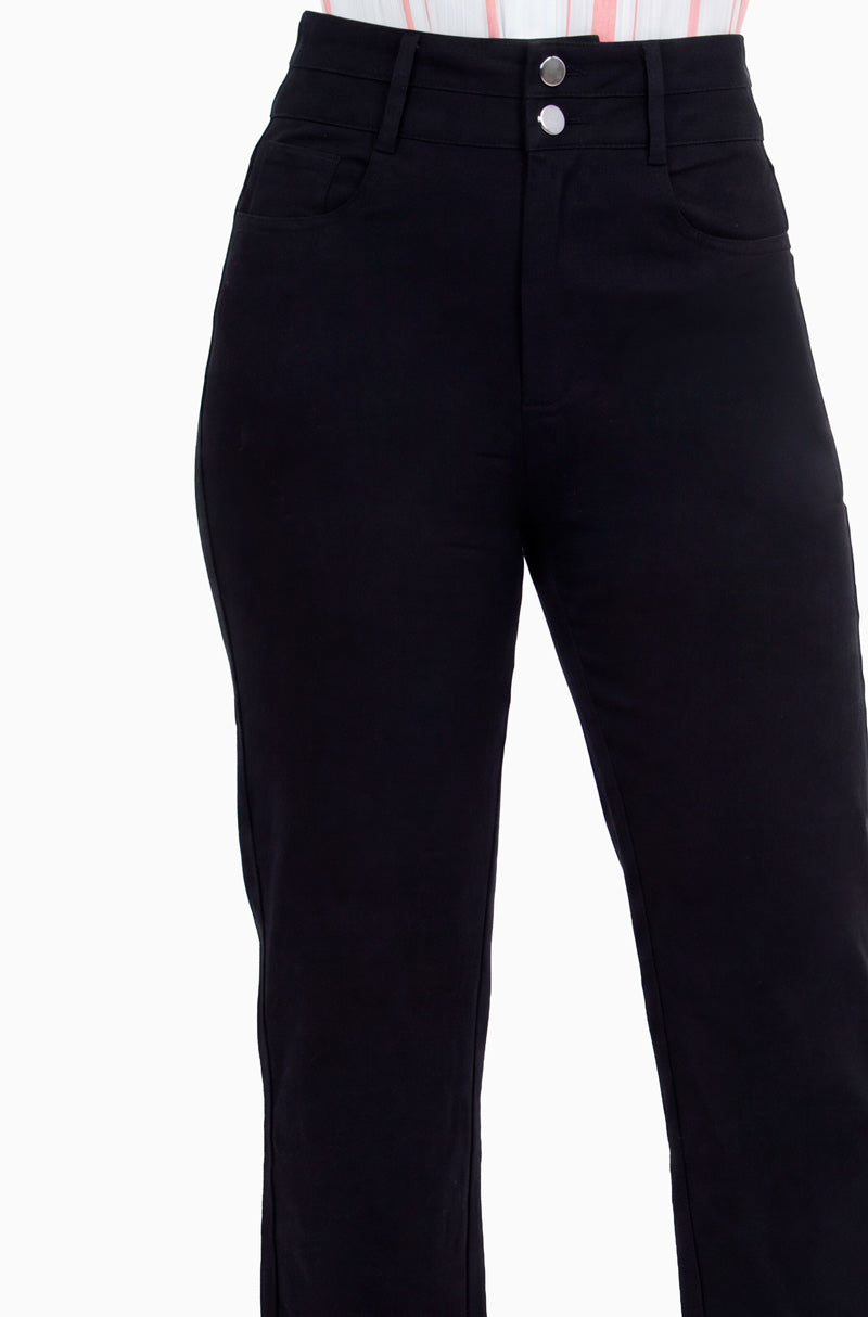 Pantalón recto con pretina y botones