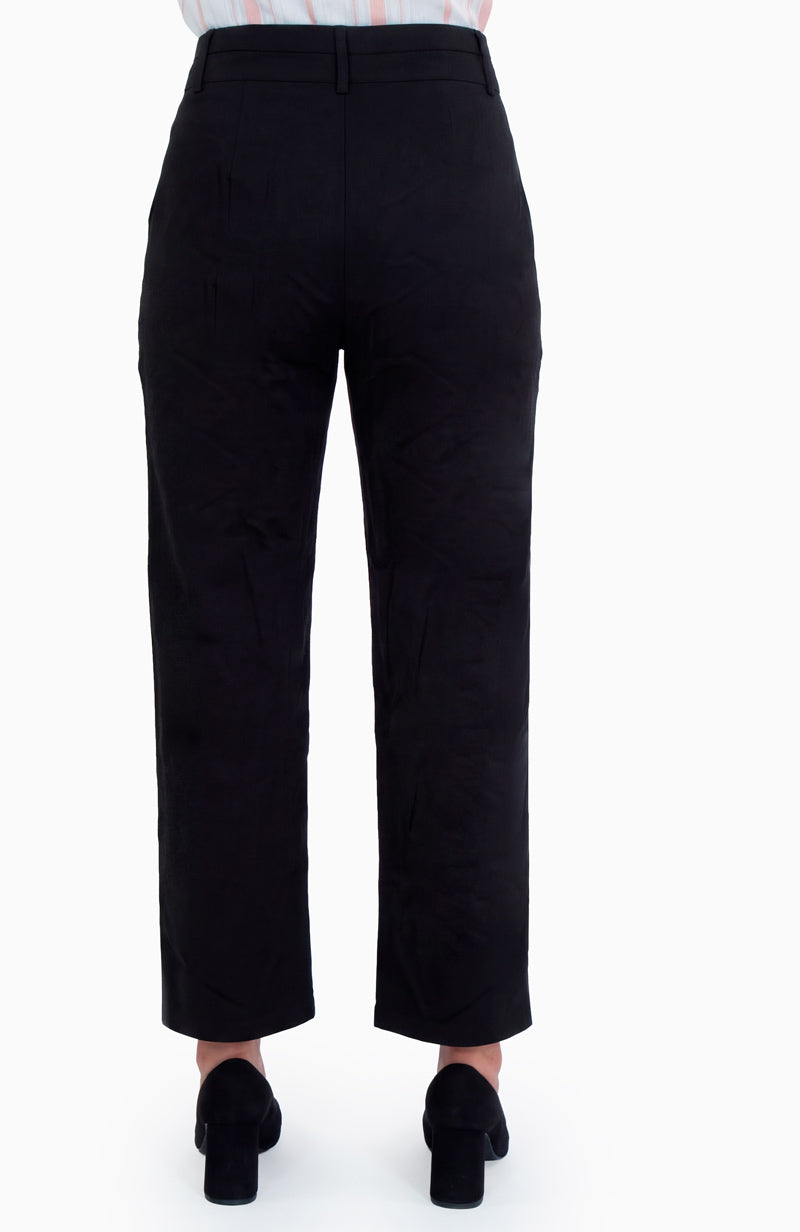 Pantalón recto con pretina y botones
