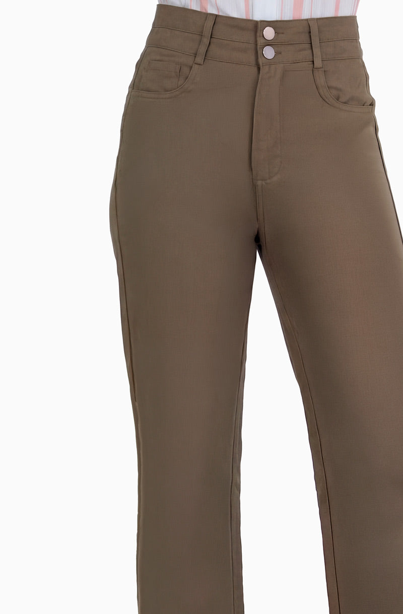 Pantalón recto con pretina y botones