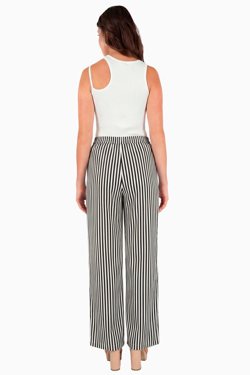 Pantalón ancho de rayas y bolsas