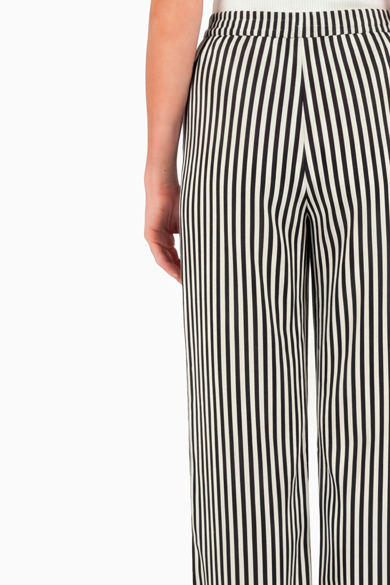 Pantalón ancho de rayas y bolsas