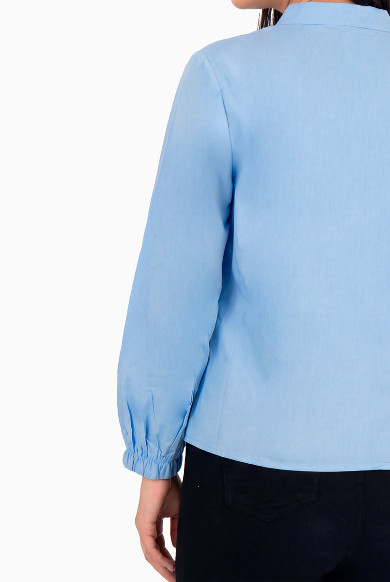 Camisa con detalle de moño en cuello