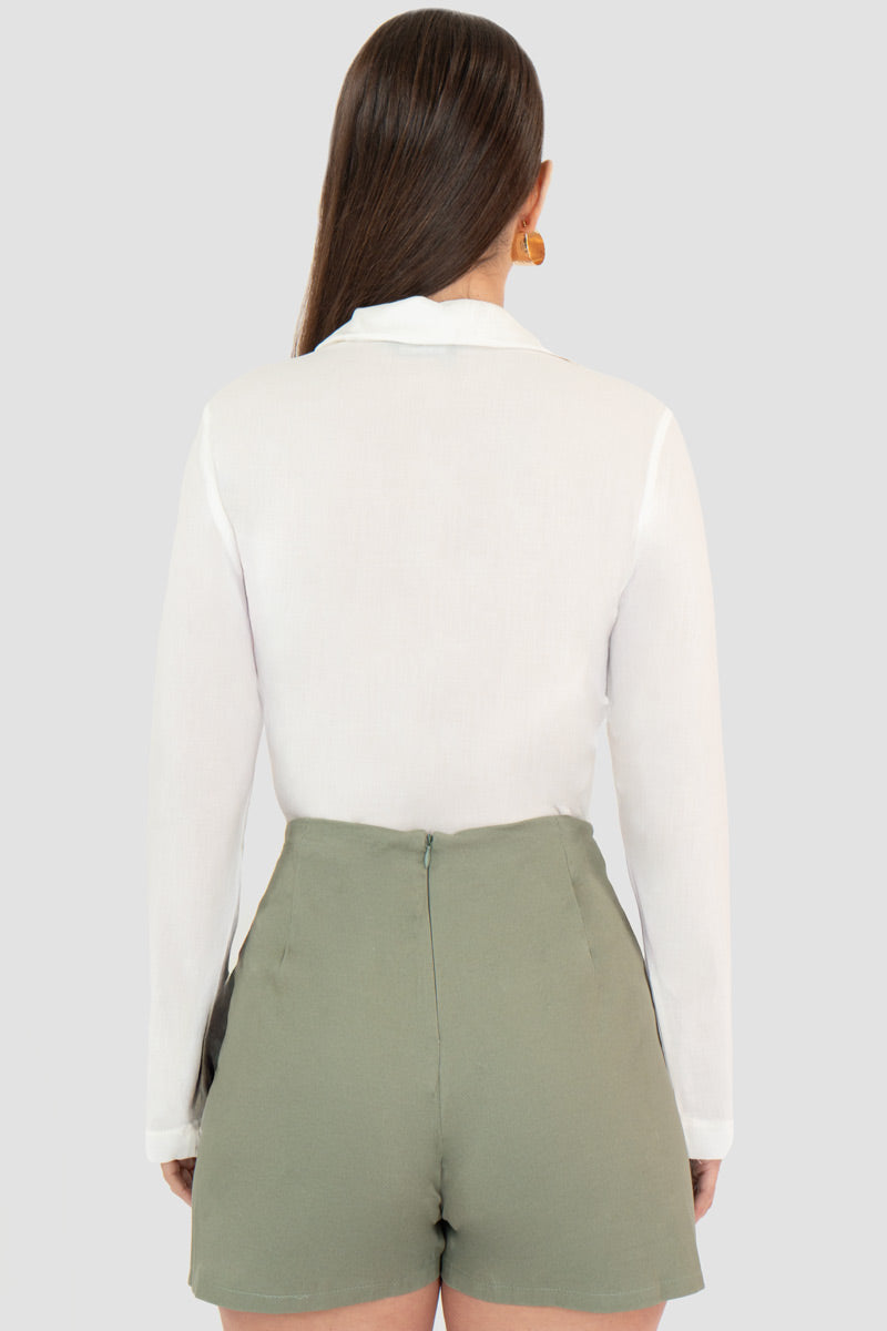 Short falda lisa con cruce