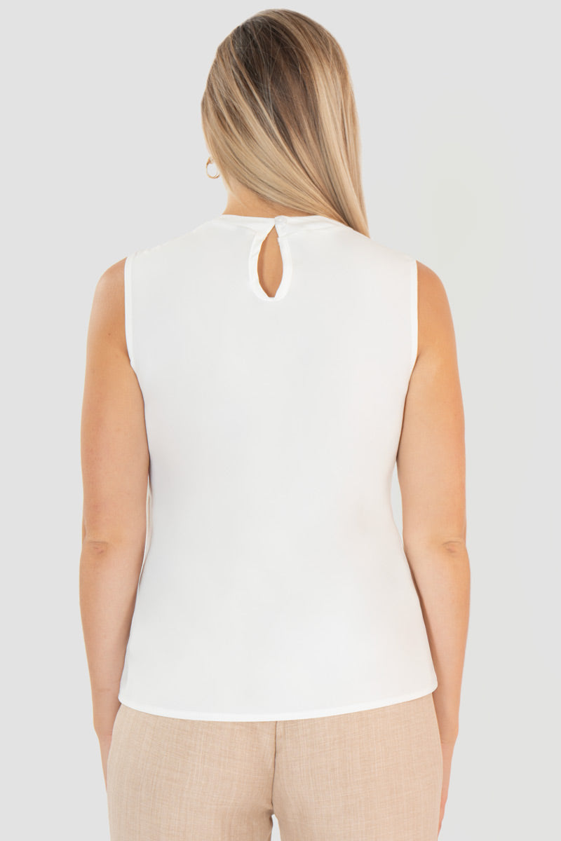 Blusa sin manga con plisado y collar