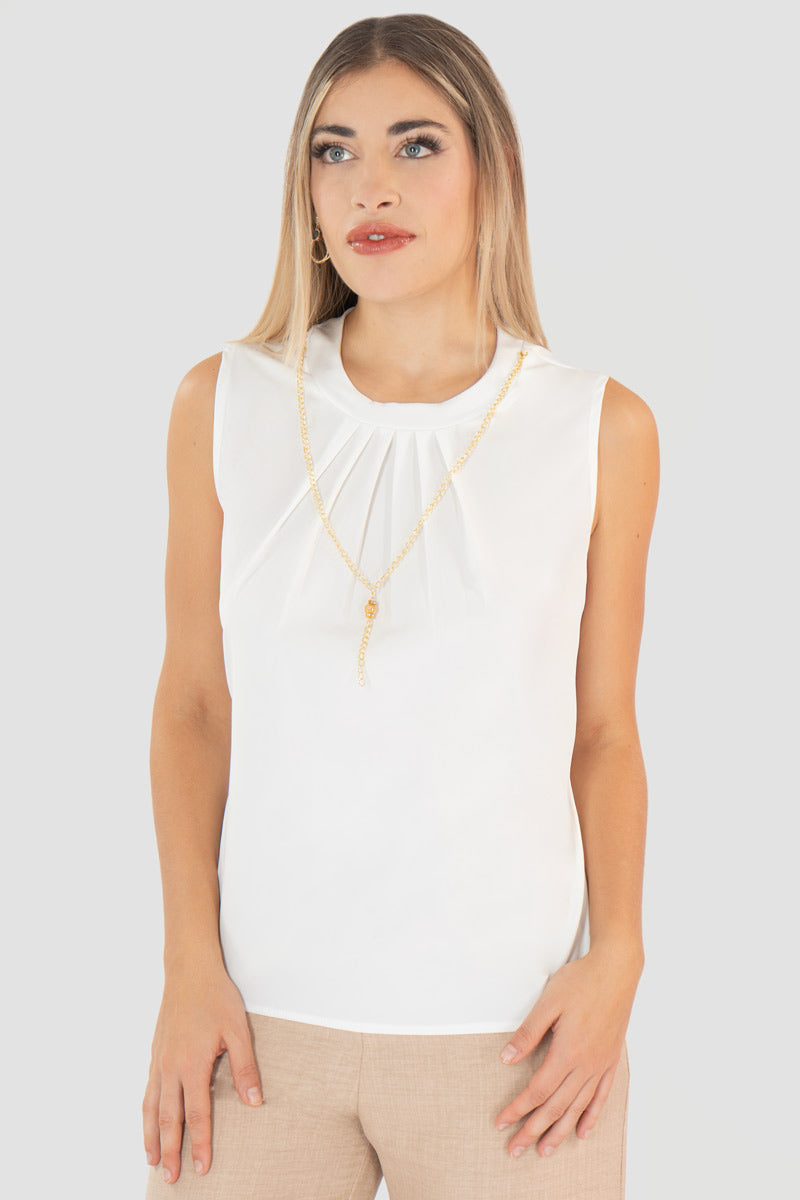 Blusa sin manga con plisado y collar