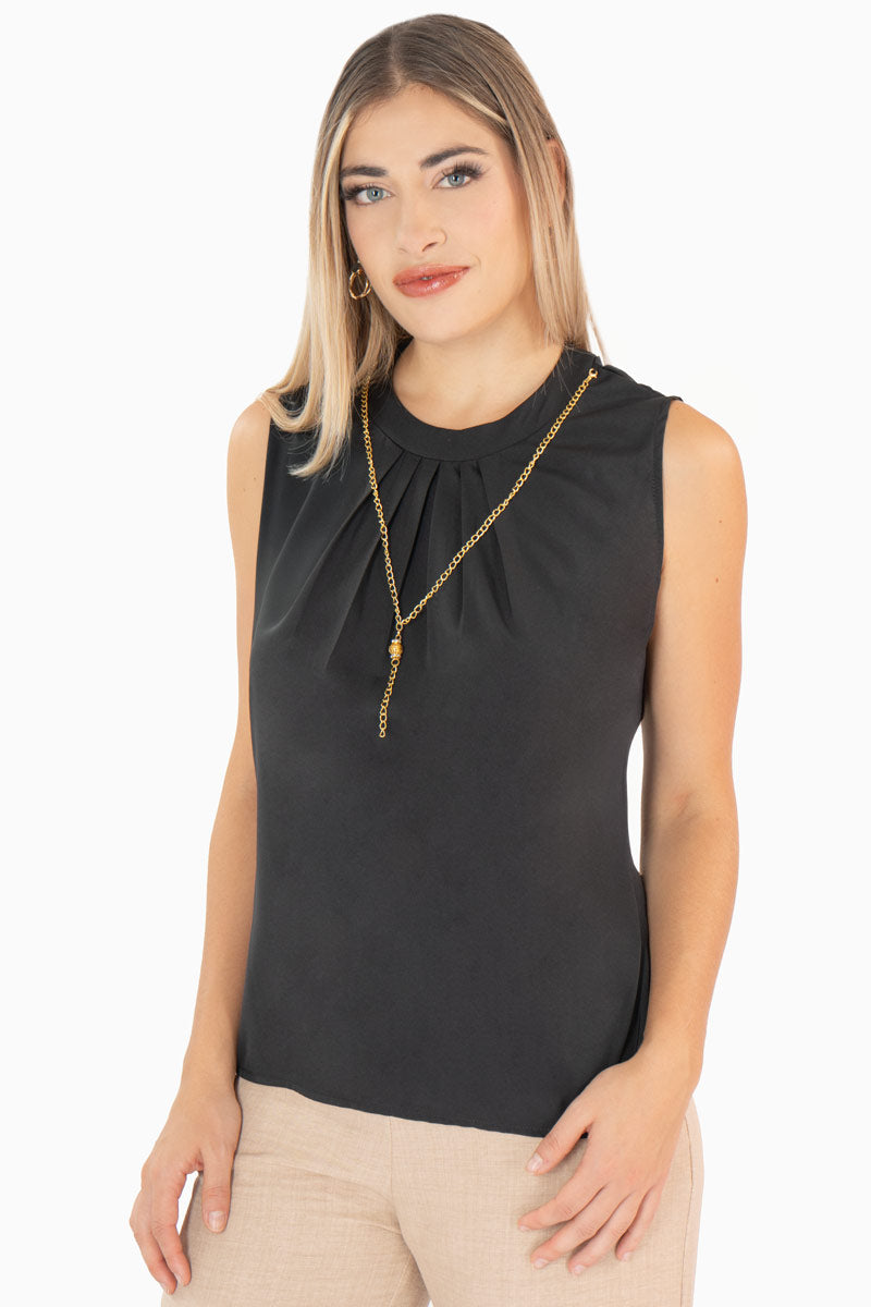 Blusa sin manga con plisado y collar