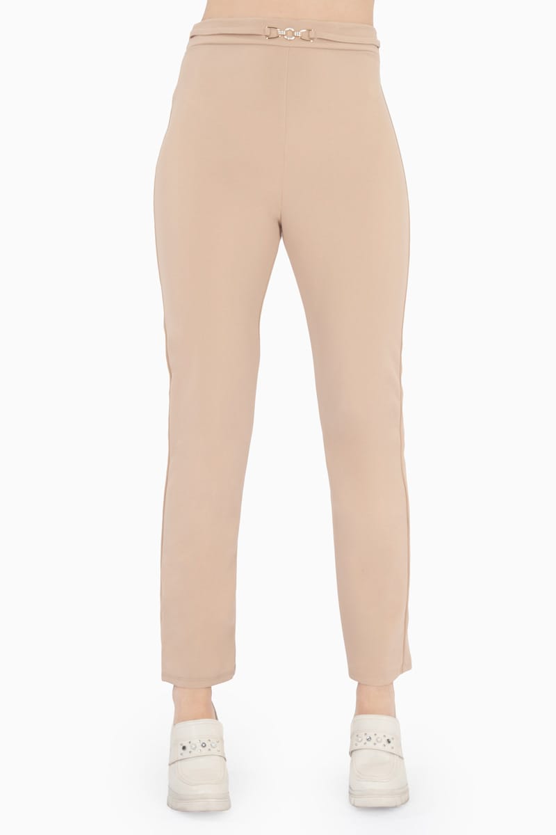 Pantalón tiro alto con hebilla