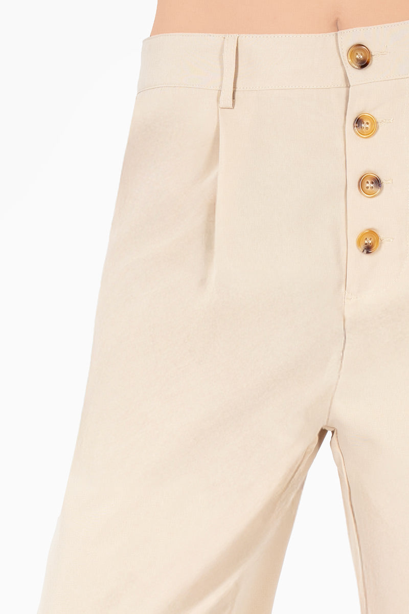 Pantalón ancho con botones y bolsas