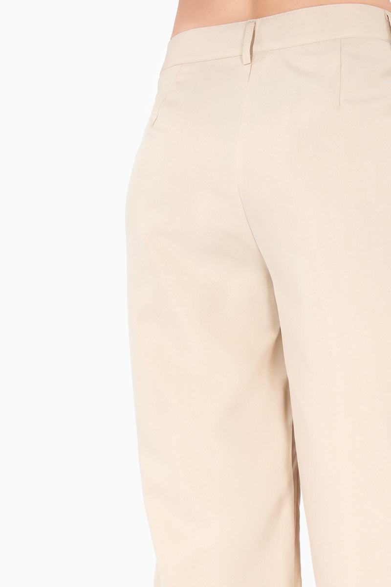 Pantalón ancho con botones y bolsas