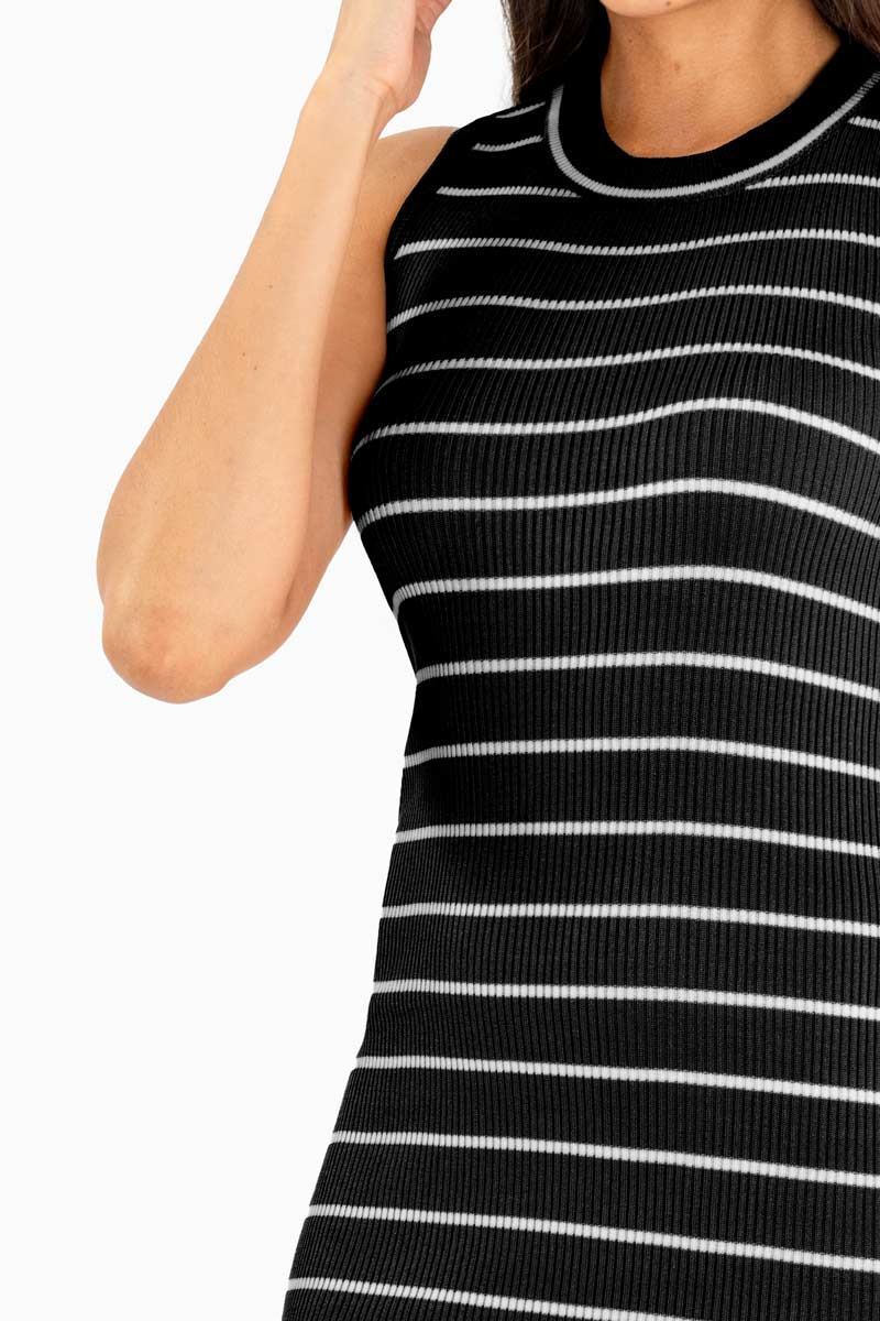 Vestido con estampado de rayas sin mangas