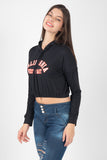 Sudadera crop con estampado y capucha